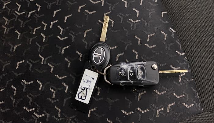 2020 Tata Tiago XZ PLUS DUAL TONE PETROL, Petrol, Manual, 43,671 km, Key Close Up