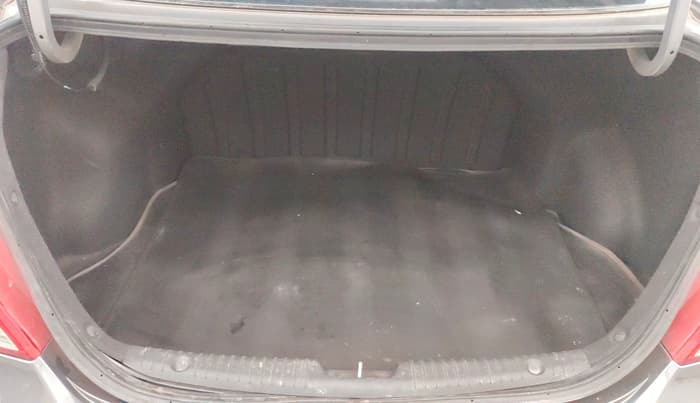 2016 Hyundai Verna 1.6 VTVT S AT, Petrol, Automatic, 80,249 km, Boot Inside