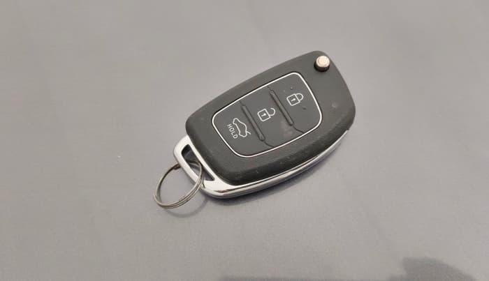 2016 Hyundai Verna 1.6 VTVT S AT, Petrol, Automatic, 80,249 km, Key Close Up