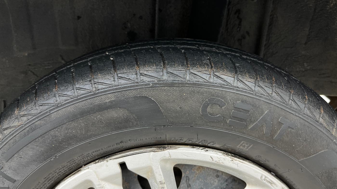 2019 Renault TRIBER RXL MT, Petrol, Manual, 1,06,801 km, Left Rear Tyre Tread