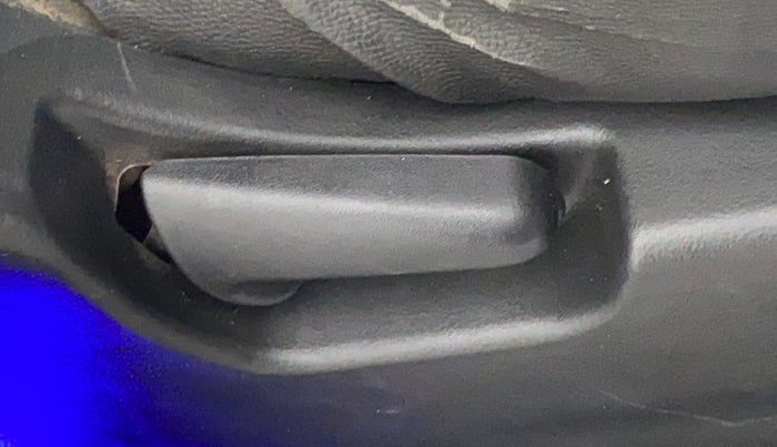 2018 Maruti Wagon R 1.0 LXI CNG, CNG, Manual, 93,462 km, Driver seat - Seat adjuster not functional