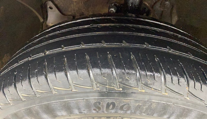 2018 Renault Duster RXS CVT, Petrol, Automatic, 88,063 km, Left Front Tyre Tread