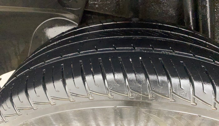 2018 Renault Duster RXS CVT, Petrol, Automatic, 88,063 km, Right Rear Tyre Tread