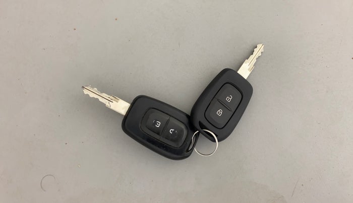 2018 Renault Duster RXS CVT, Petrol, Automatic, 88,063 km, Key Close Up