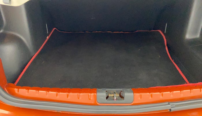 2018 Renault Duster RXS CVT, Petrol, Automatic, 88,063 km, Boot Inside