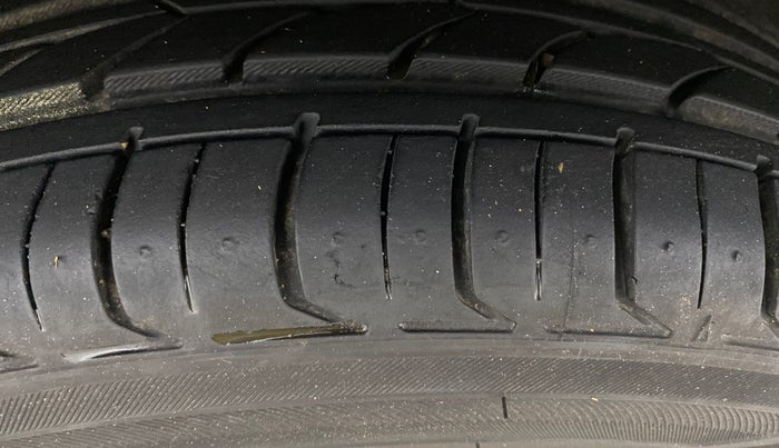 2020 Tata ALTROZ XZ PETROL, Petrol, Manual, 25,134 km, Left Front Tyre Tread