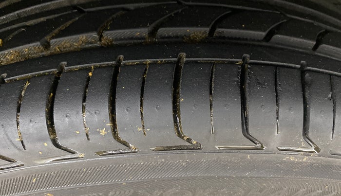 2020 Tata ALTROZ XZ PETROL, Petrol, Manual, 25,134 km, Right Front Tyre Tread