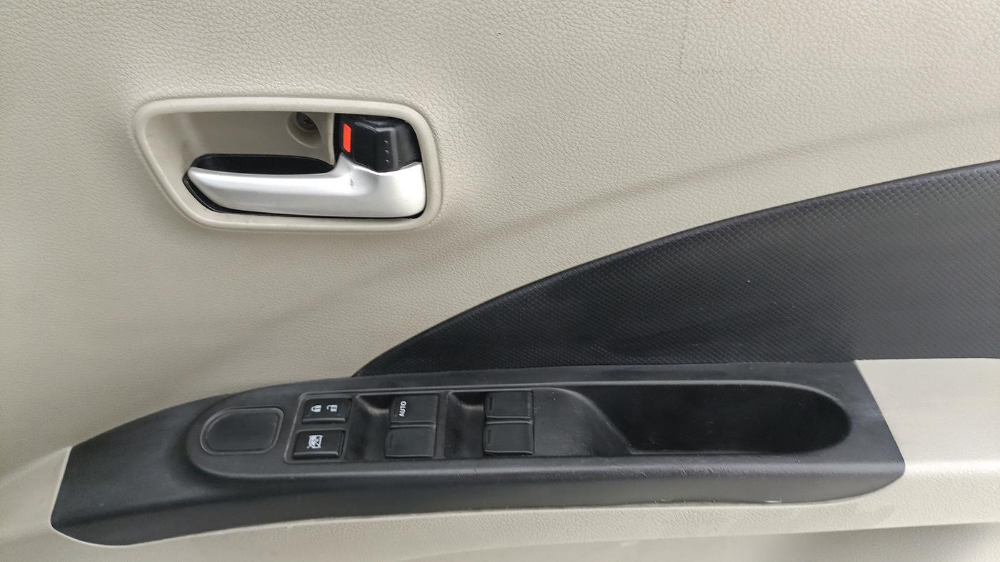 2014 Maruti Celerio VXI AMT, Petrol, Automatic, 64,789 km, Driver Side Door Panels Control