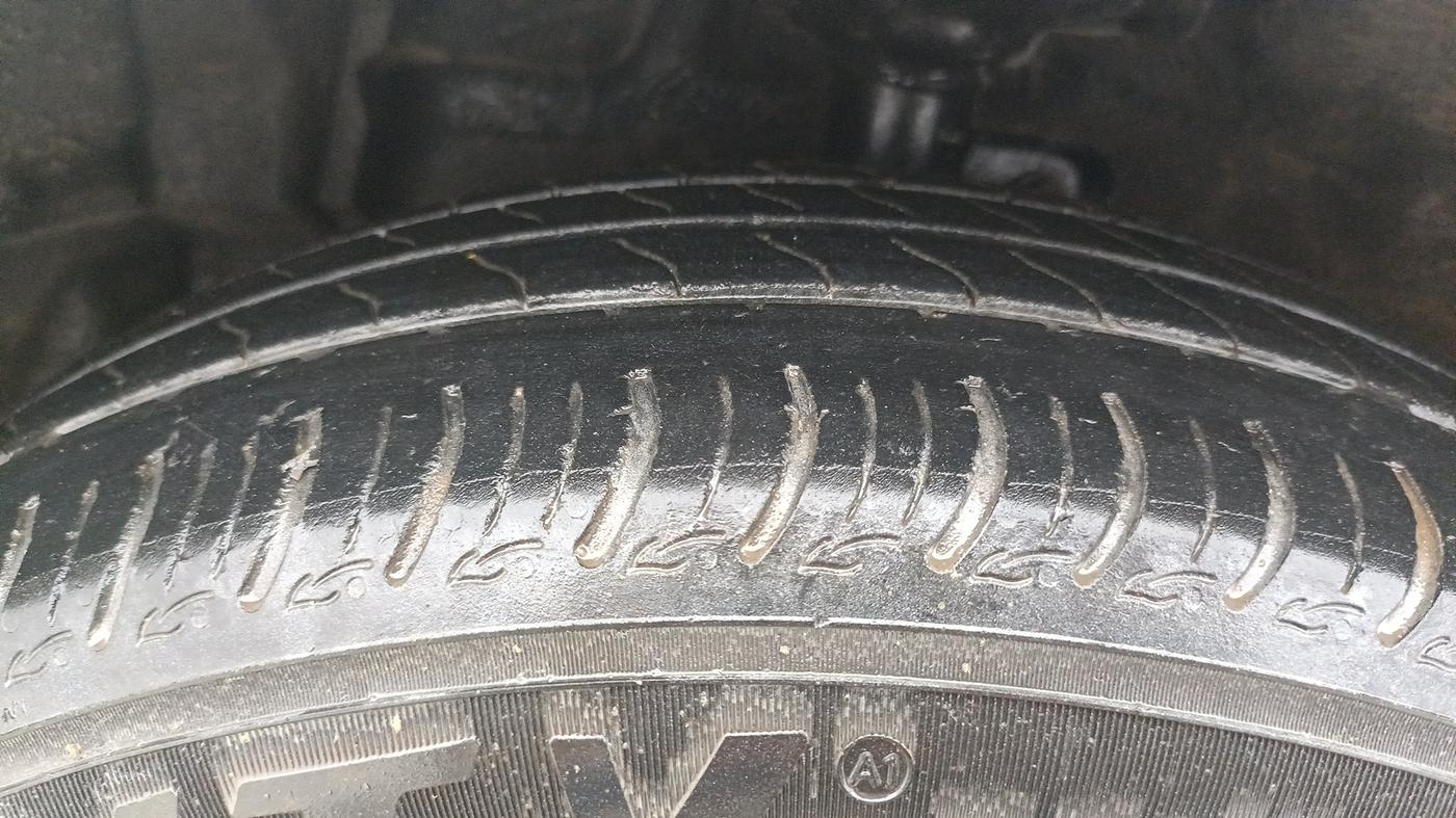 2014 Maruti Celerio VXI AMT, Petrol, Automatic, 64,789 km, Left Front Tyre Tread
