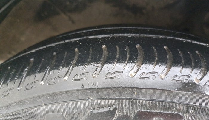 2014 Maruti Celerio VXI AMT, Petrol, Automatic, 64,789 km, Right Front Tyre Tread