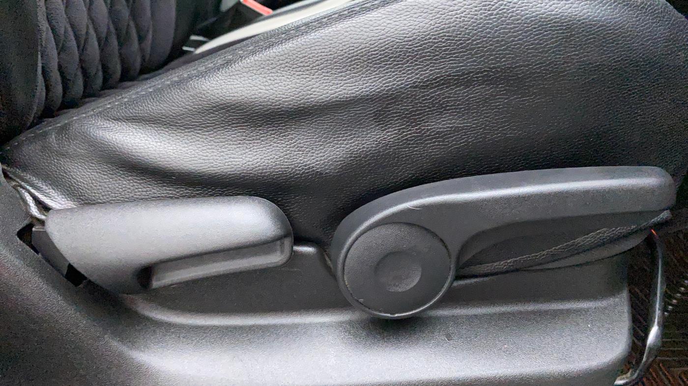 2017 Maruti Vitara Brezza ZDI PLUS, Diesel, Manual, 45,475 km, Driver Side Adjustment Panel