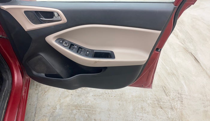 2017 Hyundai Elite i20 ASTA 1.4 CRDI, Diesel, Manual, 1,31,421 km, Driver Side Door Panels Control