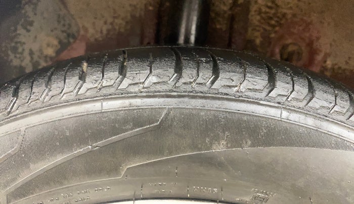 2017 Hyundai Elite i20 ASTA 1.4 CRDI, Diesel, Manual, 1,31,421 km, Right Rear Tyre Tread