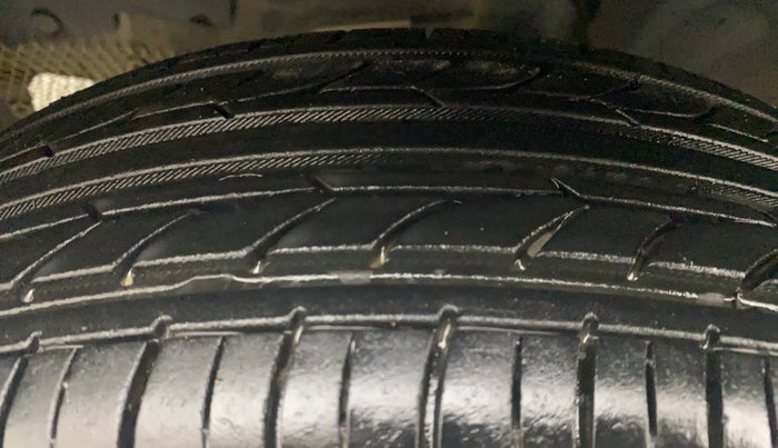 2019 Renault Kwid RXT 1.0 (O), Petrol, Manual, 14,588 km, Left Front Tyre Tread