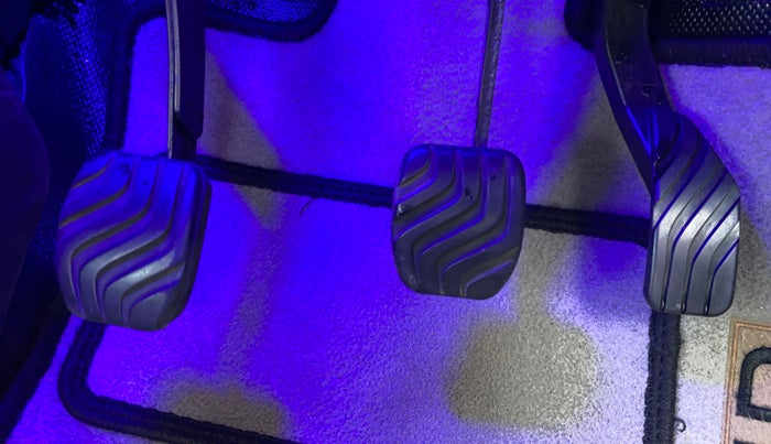 2019 Renault Kwid RXT 1.0 (O), Petrol, Manual, 14,588 km, Pedals