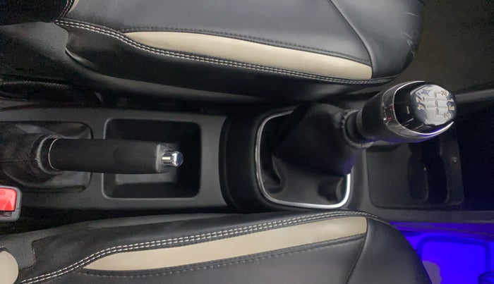 2019 Renault Kwid RXT 1.0 (O), Petrol, Manual, 14,588 km, Gear Lever