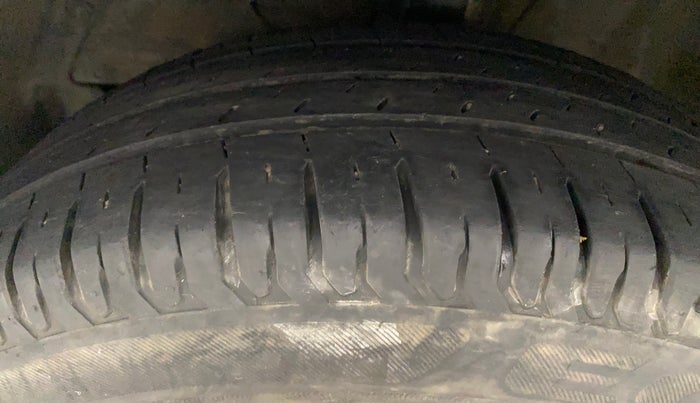 2021 Maruti Dzire ZXI, Petrol, Manual, 36,891 km, Left Front Tyre Tread
