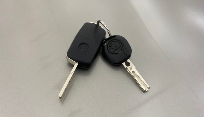 2016 Skoda Rapid STYLE 1.6 MPI AT, Petrol, Automatic, 61,090 km, Key Close Up