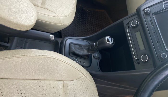 2016 Skoda Rapid STYLE 1.6 MPI AT, Petrol, Automatic, 61,090 km, Gear Lever