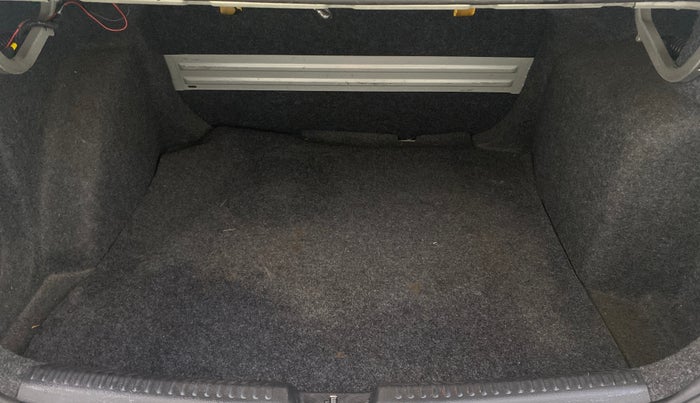 2016 Skoda Rapid STYLE 1.6 MPI AT, Petrol, Automatic, 61,090 km, Boot Inside