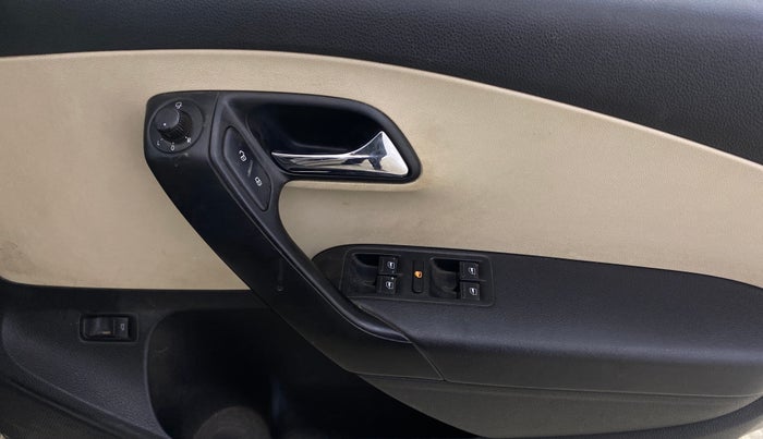 2016 Skoda Rapid STYLE 1.6 MPI AT, Petrol, Automatic, 61,090 km, Driver Side Door Panels Control