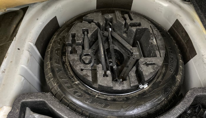 2016 Skoda Rapid STYLE 1.6 MPI AT, Petrol, Automatic, 61,090 km, Spare Tyre