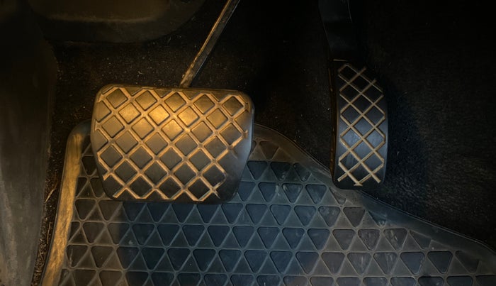 2016 Skoda Rapid STYLE 1.6 MPI AT, Petrol, Automatic, 61,090 km, Pedals