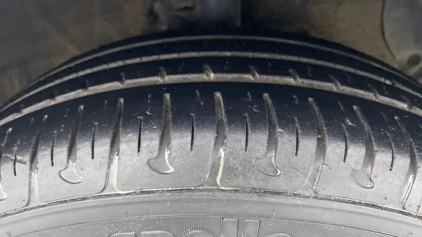 2019 Hyundai Grand i10 SPORTZ 1.2 KAPPA VTVT, Petrol, Manual, 2,05,020 km, Right Front Tyre Tread