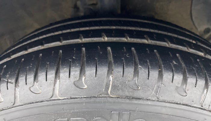 2019 Hyundai Grand i10 SPORTZ 1.2 KAPPA VTVT, Petrol, Manual, 2,05,020 km, Right Front Tyre Tread