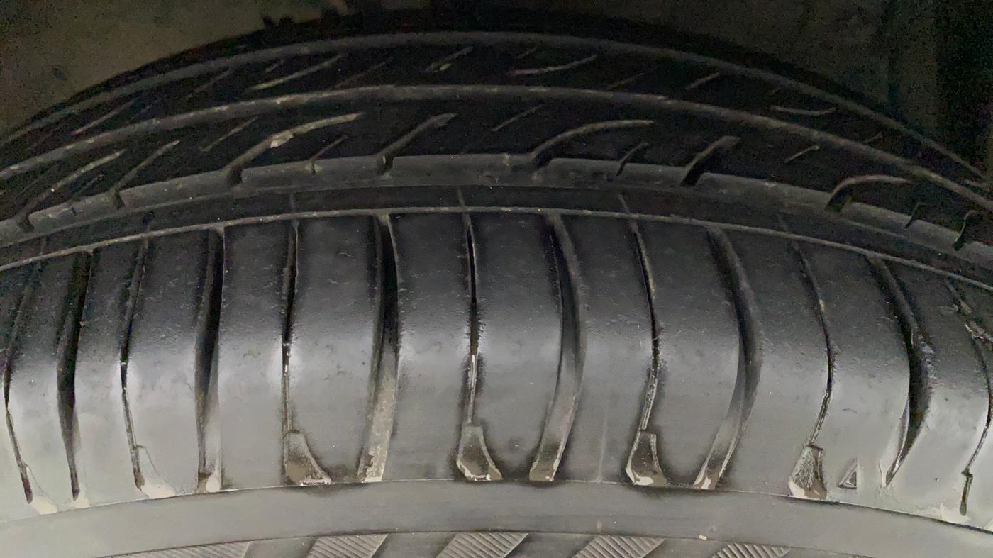 2015 Maruti Swift ZXI, Petrol, Manual, 52,763 km, Left Rear Tyre Tread