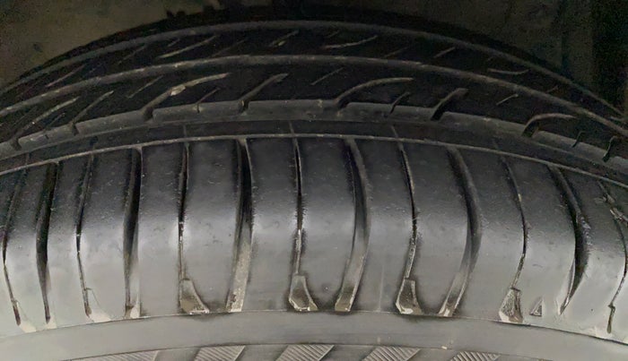 2015 Maruti Swift ZXI, Petrol, Manual, 52,763 km, Left Rear Tyre Tread