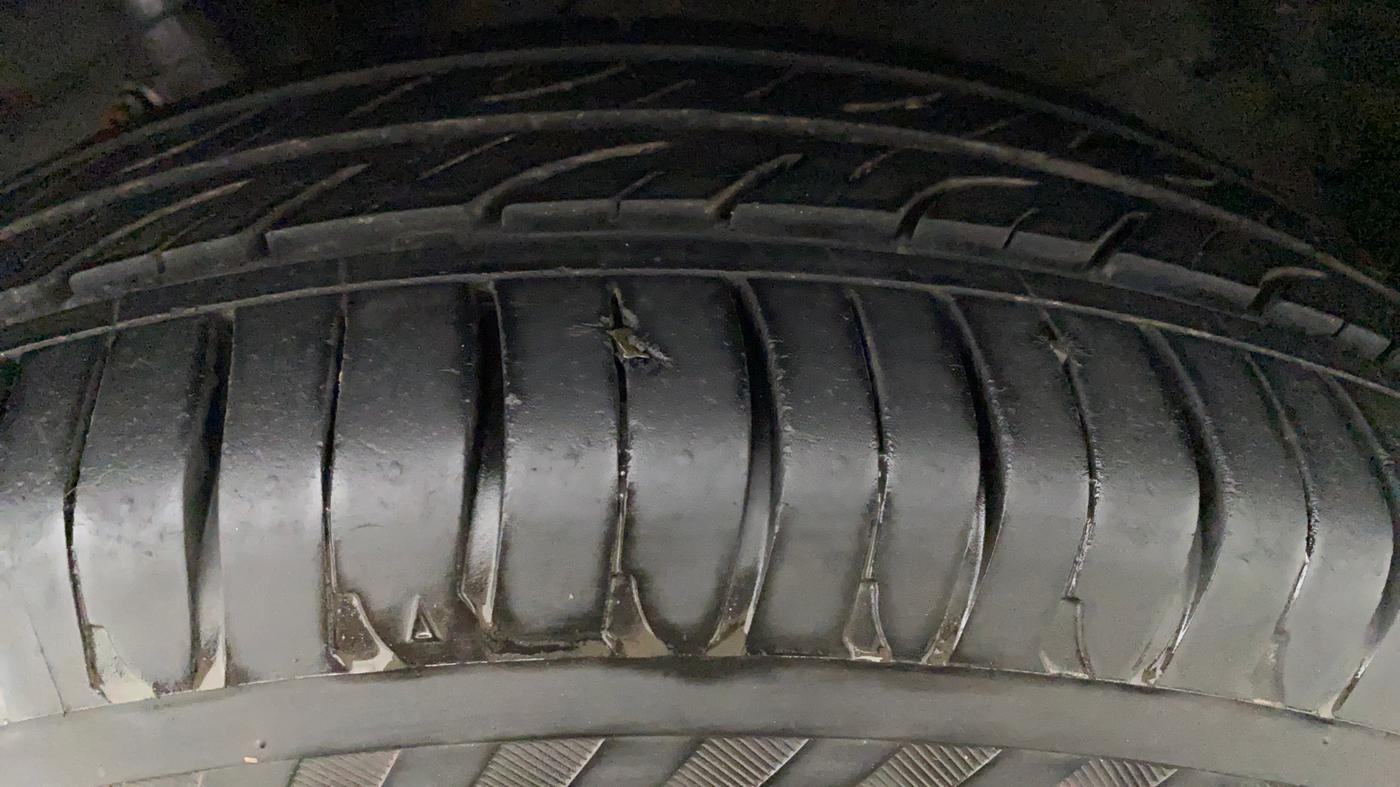 2015 Maruti Swift ZXI, Petrol, Manual, 52,763 km, Left Front Tyre Tread