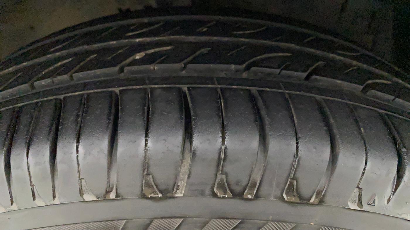 2015 Maruti Swift ZXI, Petrol, Manual, 52,763 km, Right Front Tyre Tread