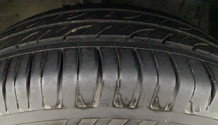 2015 Maruti Swift ZXI, Petrol, Manual, 52,763 km, Right Front Tyre Tread