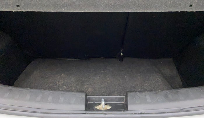 2015 Maruti Swift ZXI, Petrol, Manual, 52,763 km, Boot Inside