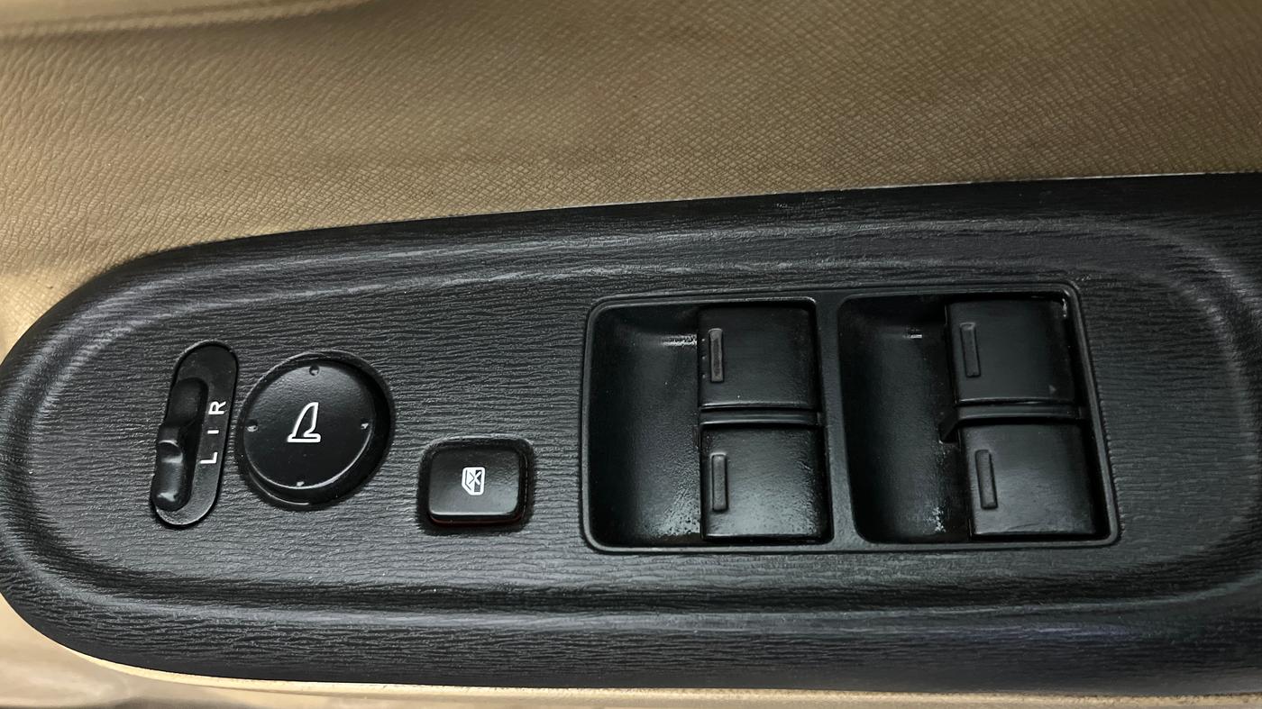 2014 Honda Amaze 1.2L I-VTEC S, Petrol, Manual, 76,124 km, Driver Side Door Panels Control