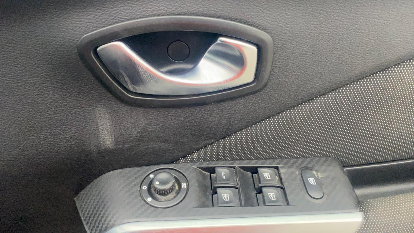 2021 Nissan Kicks XV PREMIUM TURBO 1.3 CVT, Petrol, Automatic, 39,115 km, Driver Side Door Panels Control