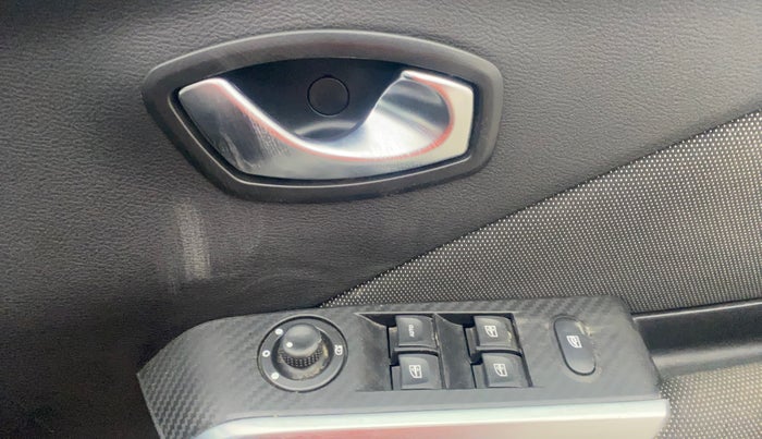 2021 Nissan Kicks XV PREMIUM TURBO 1.3 CVT, Petrol, Automatic, 39,115 km, Driver Side Door Panels Control