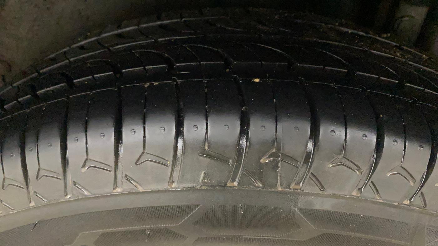 2017 Maruti Swift VXI, Petrol, Manual, 97,134 km, Left Rear Tyre Tread