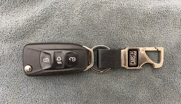 2021 Tata ALTROZ XE PETROL, Petrol, Manual, 20,428 km, Key Close Up