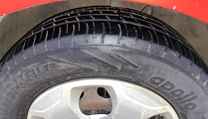 2018 Tata Tiago XZ DIESEL, Diesel, Manual, 1,02,782 km, Right Front Tyre Tread
