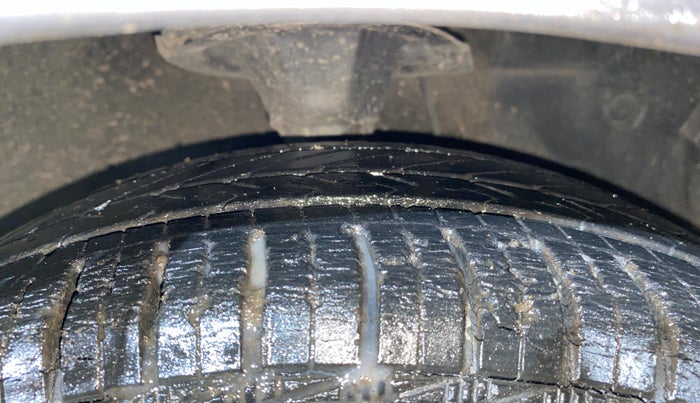 2013 Hyundai Eon MAGNA +, Petrol, Manual, 14,064 km, Right Front Tyre Tread