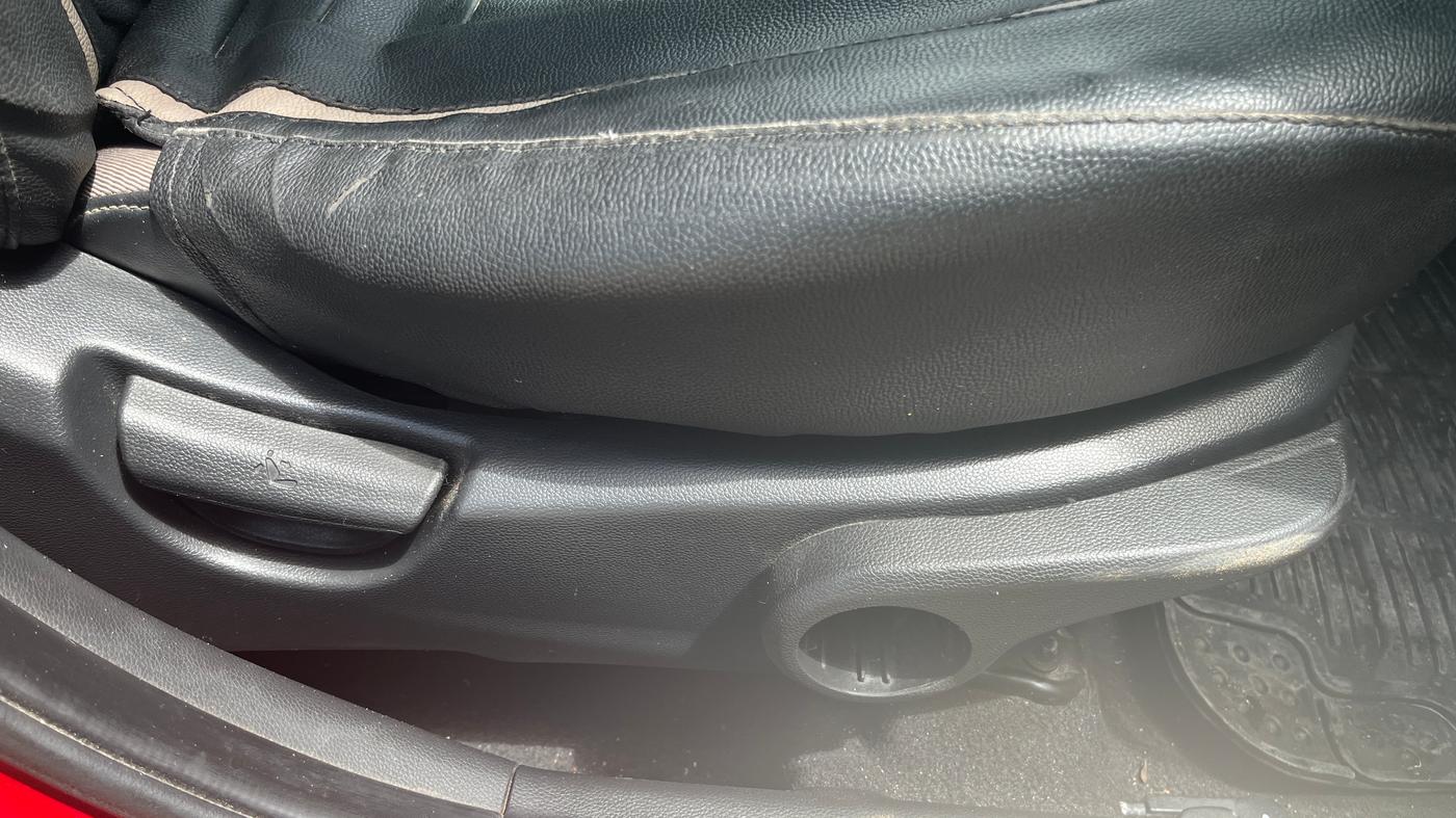 2016 Hyundai Xcent SX 1.2 (O), Petrol, Manual, 88,802 km, Driver Side Adjustment Panel