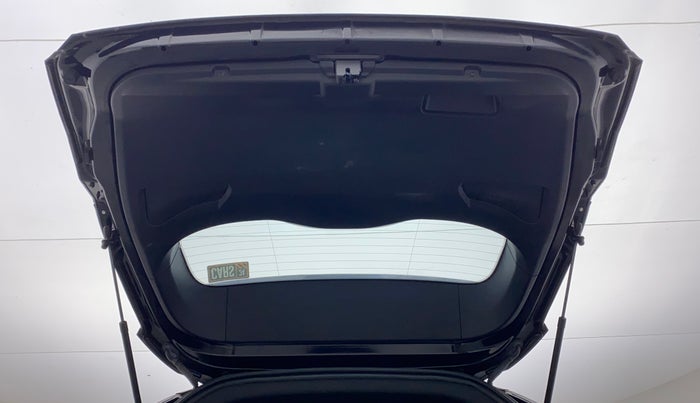 2022 Tata Safari XZA PLUS 6 S DARK EDITION, Diesel, Automatic, 8,396 km, Boot Door Open