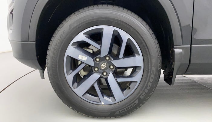 2022 Tata Safari XZA PLUS 6 S DARK EDITION, Diesel, Automatic, 8,396 km, Left Front Wheel