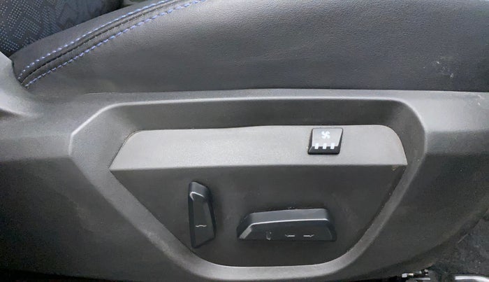 2022 Tata Safari XZA PLUS 6 S DARK EDITION, Diesel, Automatic, 8,396 km, Driver Side Adjustment Panel