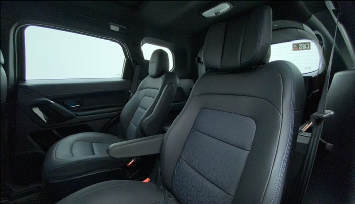 2022 Tata Safari XZA PLUS 6 S DARK EDITION, Diesel, Automatic, 8,396 km, Right Side Rear Door Cabin