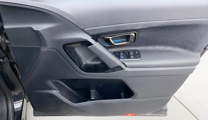 2022 Tata Safari XZA PLUS 6 S DARK EDITION, Diesel, Automatic, 8,396 km, Driver Side Door Panels Control