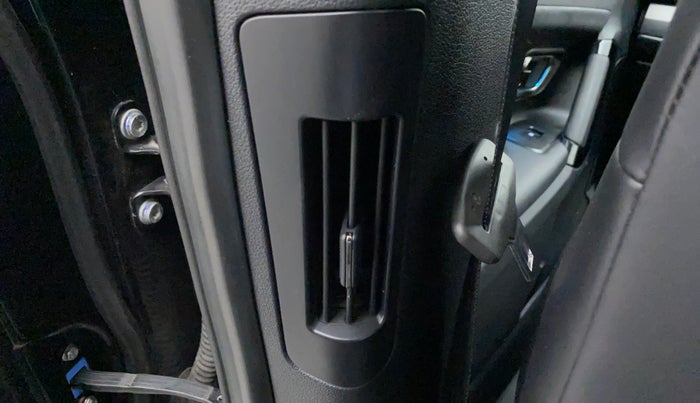 2022 Tata Safari XZA PLUS 6 S DARK EDITION, Diesel, Automatic, 8,396 km, Rear AC Vents