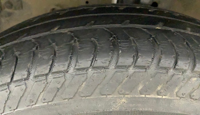 2015 Maruti Swift Dzire VXI, Petrol, Manual, 67,595 km, Left Front Tyre Tread